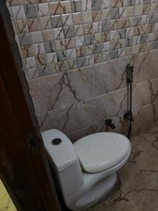 Bathroom Image of 1850 Sq.ft 4 BHK Builder Floor for rent in Sector 46 Noida for Rs. 45000