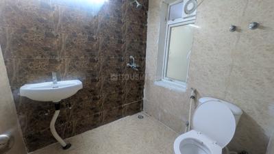 Bathroom Image of 800 Sq.ft 2 BHK Apartment / Flat for rent in Amrapali Dream Valley 2, Noida Extension Greater Noida for Rs. 18000