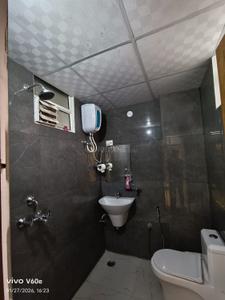 Bathroom Image of 1600 Sq.ft 4 BHK Apartment / Flat for rent in Gajsinghpur Jaipur for Rs. 45000