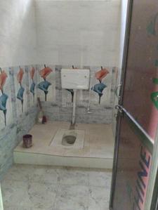Bathroom Image of 500 Sq.ft 2 BHK Independent House for rent in Paharia Varanasi for Rs. 7000