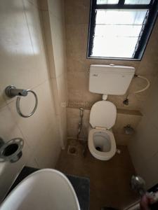 Bathroom Image of 550 Sq.ft 1 BHK Apartment / Flat for rent in Mantri Park 1 and 2, Kothrud Pune for Rs. 18000