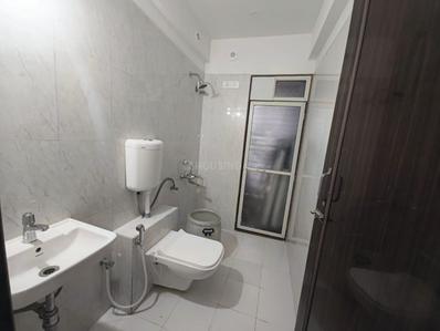 Bathroom Image of 1207 Sq.ft 3 BHK Apartment / Flat for rent in Puraniks Tokyo Bay, Kasarvadavali Thane for Rs. 50000