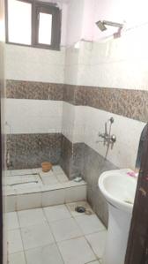 Bathroom Image of 1000 Sq.ft 3 BHK Builder Floor for rent in Rajendra Golden Homz, Sector 121 Noida for Rs. 21000