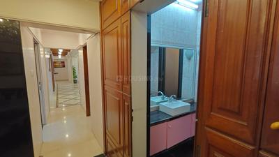 Bedroom Image of 1200 Sq.ft 2 BHK Apartment / Flat for rent in Sumer Park, Mazgaon Mumbai for Rs. 98000