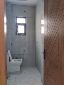 Common Bathroom Image of 1650 Sq.ft 3 BHK Apartment / Flat for sale in Lal Kuan Ghaziabad for Rs. 6565000