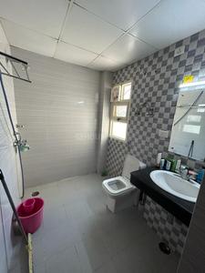 Bathroom Image of 1050 Sq.ft 2 BHK Apartment / Flat for rent in AWHO Vay Sector 8B G, Vrindavan Yojana Lucknow for Rs. 25000