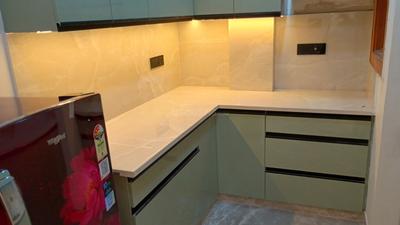 Kitchen Image of 1000 Sq.ft 2 BHK Builder Floor for rent in Swaraj Homes RWA Sant Nagar, Sant Nagar New Delhi for Rs. 40000