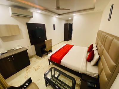 Hall Image of Urbanroomz Premium Coliving Pg in DLF Phase 2, Shahpur