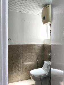 Bathroom Image of 735 Sq.ft 2 BHK Apartment / Flat for sale in Suncity Avenue 76, Sector 76 Gurgaon for Rs. 8300000