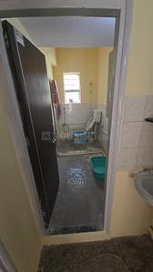 Bathroom Image of 650 Sq.ft 1 BHK Apartment / Flat for rent in Deccan Gymkhana Pune for Rs. 30000