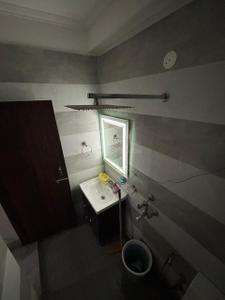 Bathroom Image of 900 Sq.ft 1 BHK Apartment / Flat for rent in Green Apartment, Mehrauli New Delhi for Rs. 18000
