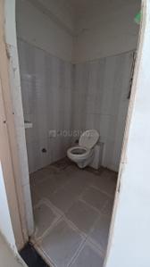 Bathroom Image of 1600 Sq.ft 3 BHK Apartment / Flat for rent in Vallabh Vidhyanagar Anand for Rs. 11000