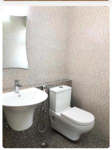 Bathroom Image of 1700 Sq.ft 3 BHK Apartment / Flat for sale in Shree Vardhman Victoria, Sector 70 Gurgaon for Rs. 18000000