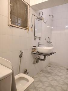 Common Bathroom Image of 1200 Sq.ft 3 BHK Apartment / Flat for rent in Masoodpur New Delhi for Rs. 44000