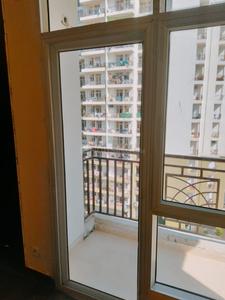 Balcony Image of 1300 Sq.ft 3 BHK Apartment / Flat for rent in JM Aroma, Sector 75 Noida for Rs. 36000