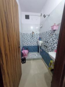 Bathroom Image of 750 Sq.ft 2.5 BHK Apartment / Flat for sale in DLF Ankur Vihar Ghaziabad for Rs. 2350000