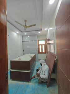 Bedroom Image of 800 Sq.ft 2 BHK Builder Floor for rent in Shalimar Bagh New Delhi for Rs. 35000