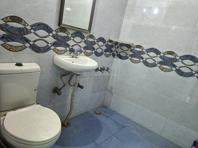 Bathroom Image of 500 Sq.ft 1 BHK Apartment / Flat for rent in DDA Flats Sarita Vihar, Sarita Vihar New Delhi for Rs. 25000