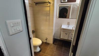 Bathroom Image of 650 Sq.ft 1 BHK Builder Floor for rent in Chittaranjan Park New Delhi for Rs. 35000