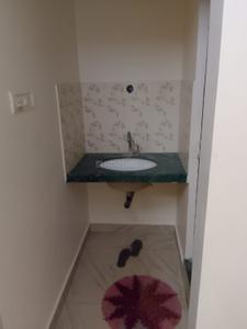 Bathroom Image of 600 Sq.ft 1 BHK Independent House for rent in Royal Heights, KT Nagar Nagpur for Rs. 8000