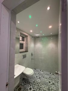 Bathroom Image of 1050 Sq.ft 2 BHK Apartment / Flat for rent in Sector 143 Noida for Rs. 50000