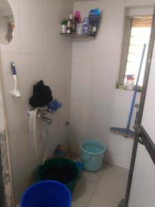 Common Bathroom One Image of 665 Sq.ft 2 BHK Apartment / Flat for sale in Coronet, Kandivali East Mumbai for Rs. 15000000