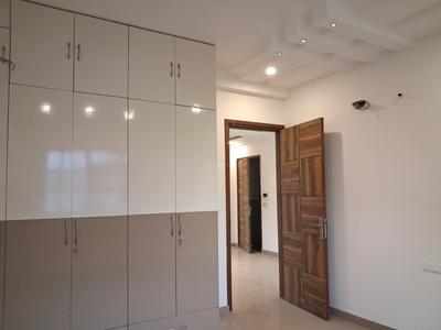 Bedroom Image of 1800 Sq.ft 3 BHK Builder Floor for sale in Paschim Vihar New Delhi for Rs. 37000000