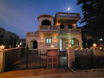 Image of 2000 Sq.ft 3 BHK Villa for rent in Yogeswar Nagar, Bhuj for Rs. 40000