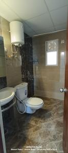 Bathroom Image of 1815 Sq.ft 3 BHK Apartment / Flat for rent in Purvanchal Royal City Phase 2, Chi V Greater Noida for Rs. 32000