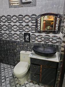 Bathroom Image of 550 Sq.ft 2 BHK Builder Floor for sale in Patel Nagar New Delhi for Rs. 6800000