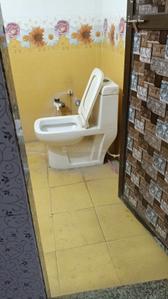 Bathroom Image of 700 Sq.ft 1 RK Apartment / Flat for rent in Mohammedpura Bharuch for Rs. 10000