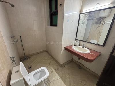 Bathroom Image of 1850 Sq.ft 4 BHK Builder Floor for rent in Sunder Homes Luxury Floors Nirwana Country, Sector 50 Gurgaon for Rs. 80000