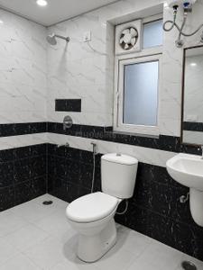 Bathroom Image of 1350 Sq.ft 3 BHK Apartment / Flat for sale in Amrapali Sapphire, Sector 45 Noida for Rs. 16500000