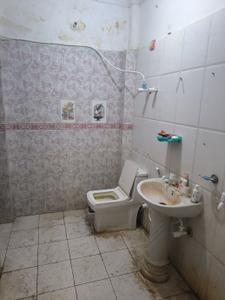 Bathroom Image of 1000 Sq.ft 2 BHK Builder Floor for rent in Alpha I Greater Noida for Rs. 7000