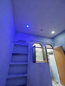Bedroom Image of 400 Sq.ft 2 BHK Builder Floor for rent in Rajajipuram Lucknow for Rs. 6800