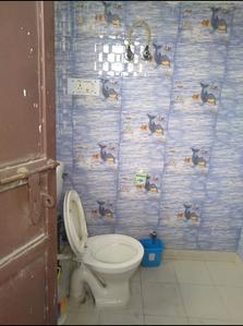 Bathroom Image of 861 Sq.ft 2 BHK Builder Floor for rent in DDA New MIG Flats, Mayur Vihar Phase 3 New Delhi for Rs. 15000