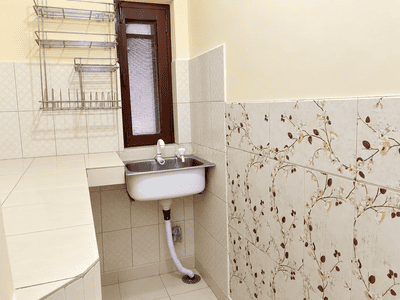 Kitchen Image of 450 Sq.ft 1 RK Independent House for rent in Sector 14 Faridabad for Rs. 8500