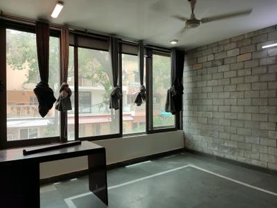 Bedroom Image of 1800 Sq.ft 4 BHK Apartment / Flat for rent in Sarita Vihar New Delhi for Rs. 75000