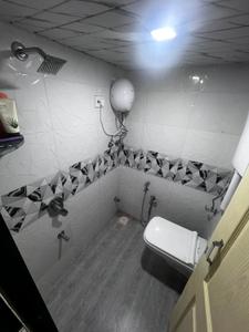 Bathroom Image of 300 Sq.ft 1 RK Studio for rent in Saki Naka Mumbai for Rs. 16000