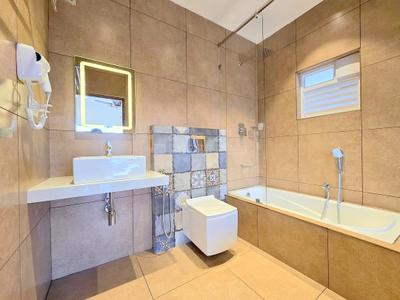 Bathroom Image of 4500 Sq.ft 4 BHK Independent House for sale in Uthandi Chennai for Rs. 30000000