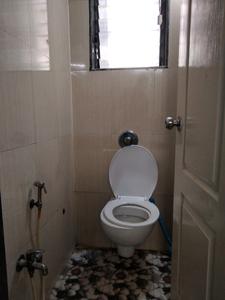 Common Bathroom Image of 600 Sq.ft 1 BHK Apartment / Flat for rent in Swaraj Symphony, Kharghar Navi Mumbai for Rs. 32000