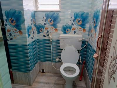 Bathroom Image of 280 Sq.ft 1 RK Independent House for rent in Keshtopur Kolkata for Rs. 6500