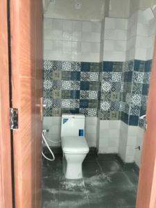Bathroom Image of 1050 Sq.ft 2 BHK Apartment / Flat for rent in Defence Enclave, Sector 44 Noida for Rs. 21000