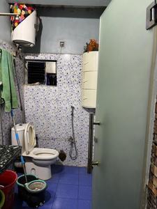 Bathroom Image of 620 Sq.ft 2 BHK Apartment / Flat for sale in Picnic Garden Kolkata for Rs. 2100000