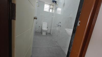 Bathroom Image of 650 Sq.ft 1 BHK Apartment / Flat for rent in Singasandra Bengaluru for Rs. 23900