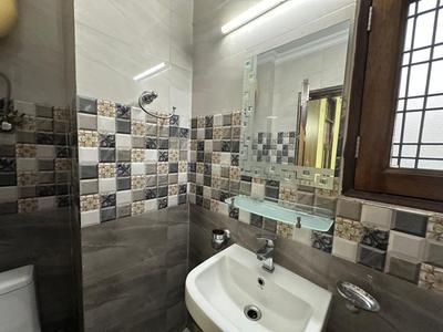 Bathroom Image of 1100 Sq.ft 3 BHK Apartment / Flat for sale in Sector 10A Gurgaon for Rs. 20000000