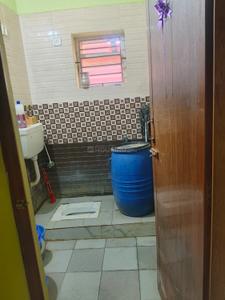 Bathroom Image of 1200 Sq.ft 3 BHK Apartment / Flat for rent in Thirumullaivoyal Chennai for Rs. 15000