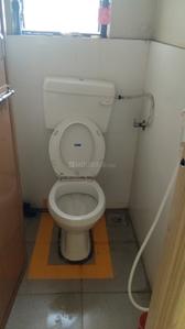 Bathroom Image of 750 Sq.ft 1 BHK Apartment / Flat for rent in Survey Nagar Kolhapur for Rs. 12000