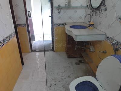 Bathroom Image of 1800 Sq.ft 2 BHK Builder Floor for rent in South Extension II New Delhi for Rs. 60000
