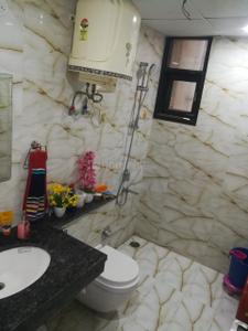 Bathroom Image of 1690 Sq.ft 3 BHK Apartment / Flat for rent in  Taj Royale, Tajganj Agra for Rs. 40000
